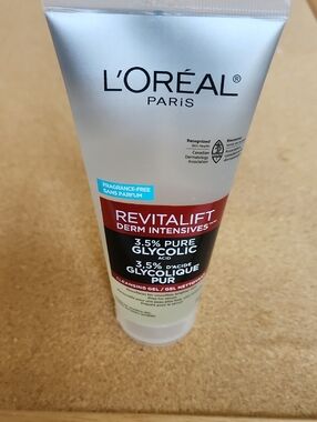 L'Oréal Revitalift Derm Intensives 3.5% Glycolic Cleansing Gel - Silver & Red